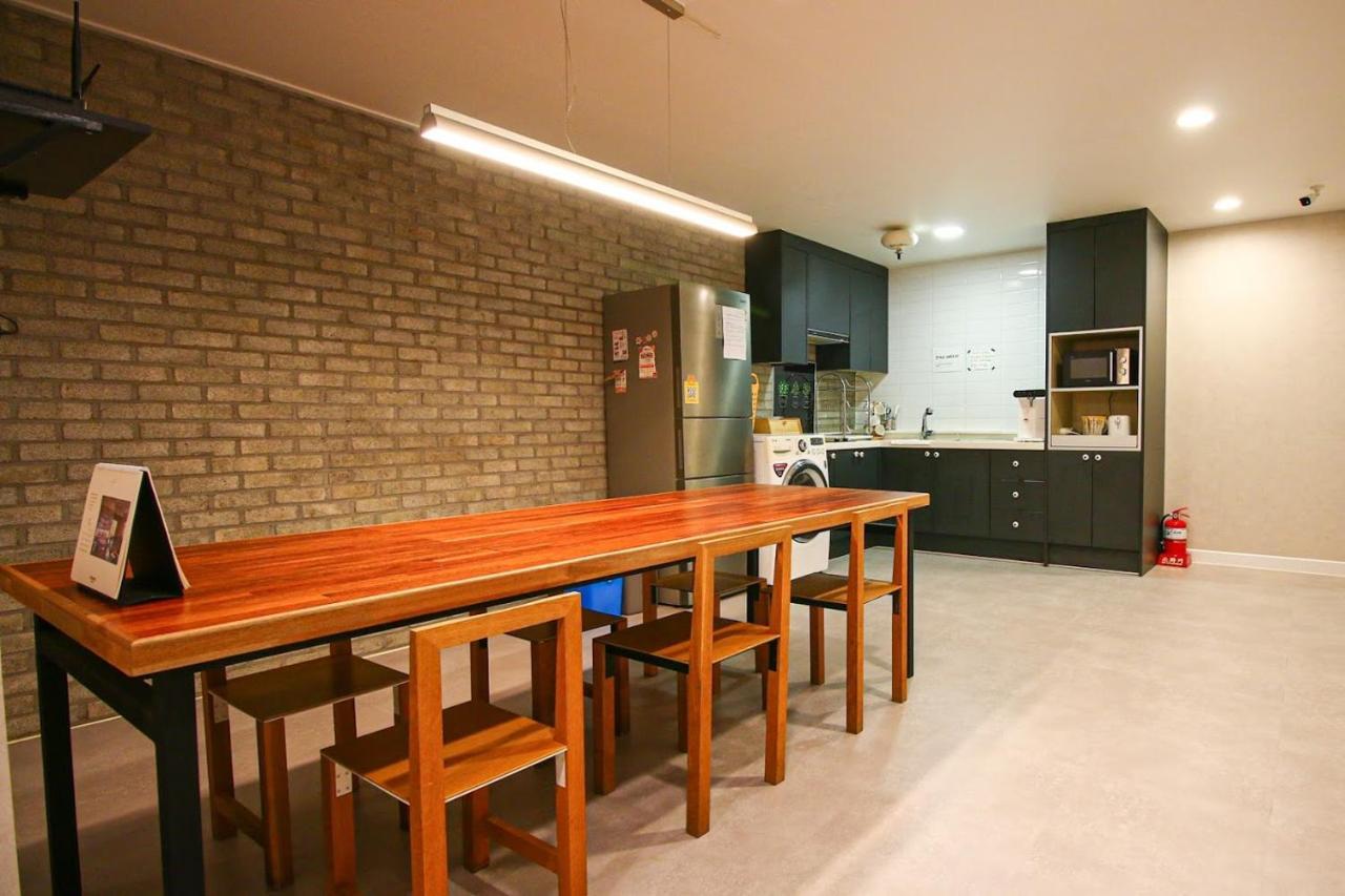 Lighthouse Guesthouse Мокпхо Екстер'єр фото