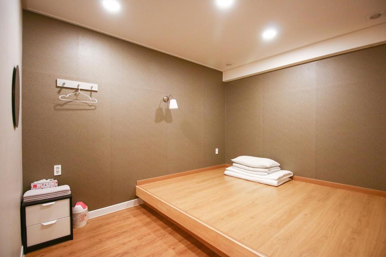 Lighthouse Guesthouse Мокпхо Екстер'єр фото