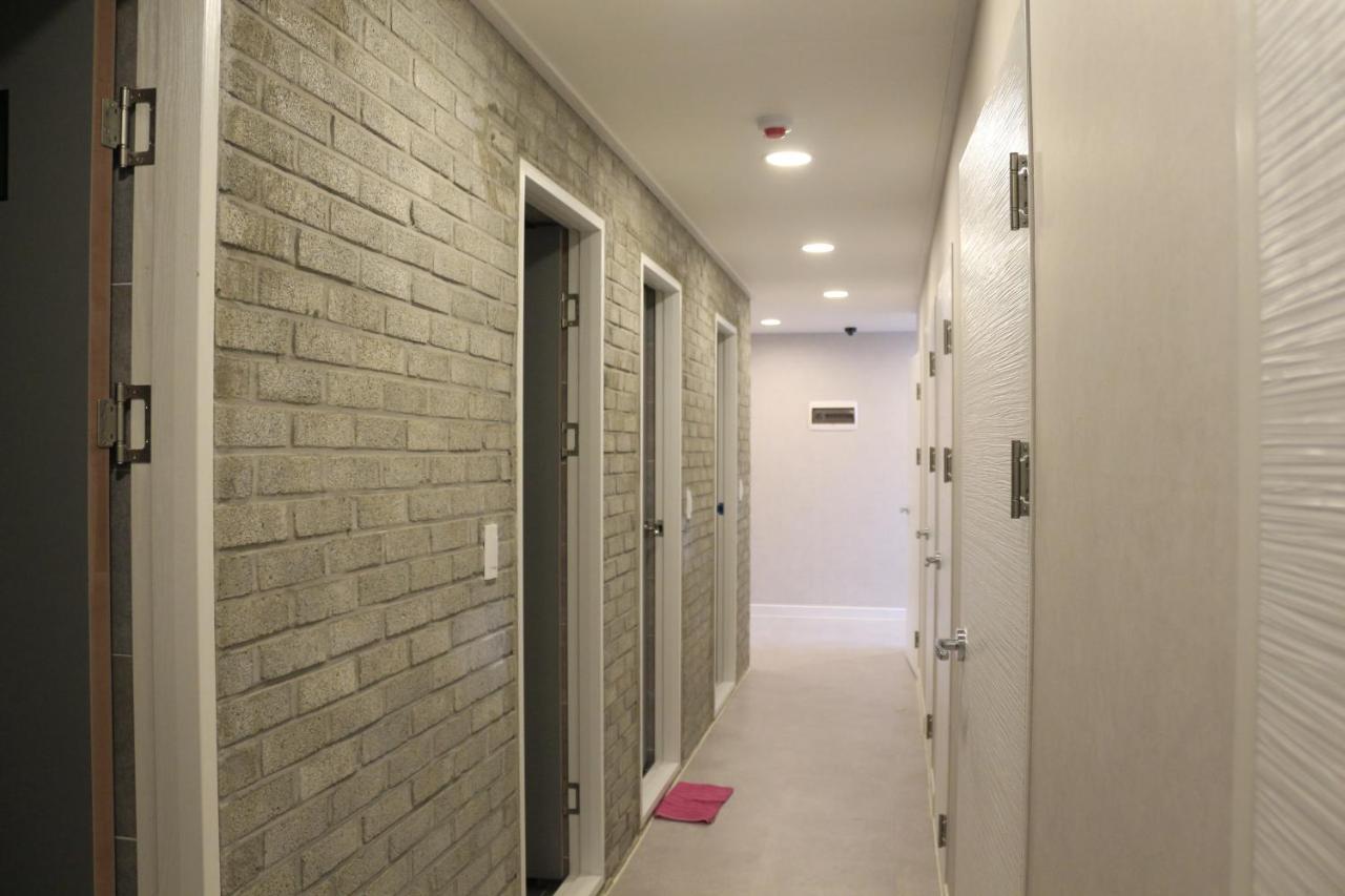 Lighthouse Guesthouse Мокпхо Екстер'єр фото